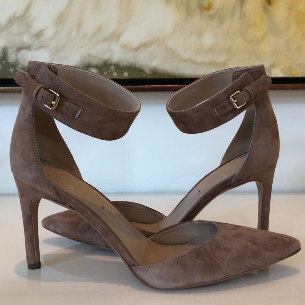 ⭐️ Via Spiga Suede Heels ⭐️